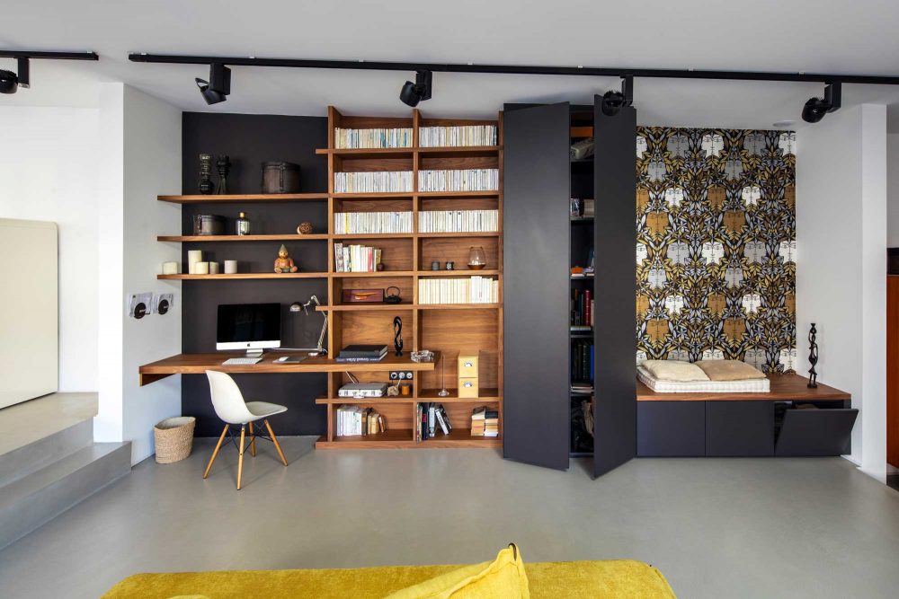 Bibliothèque et bureau assortis en chêne et de couleur noir